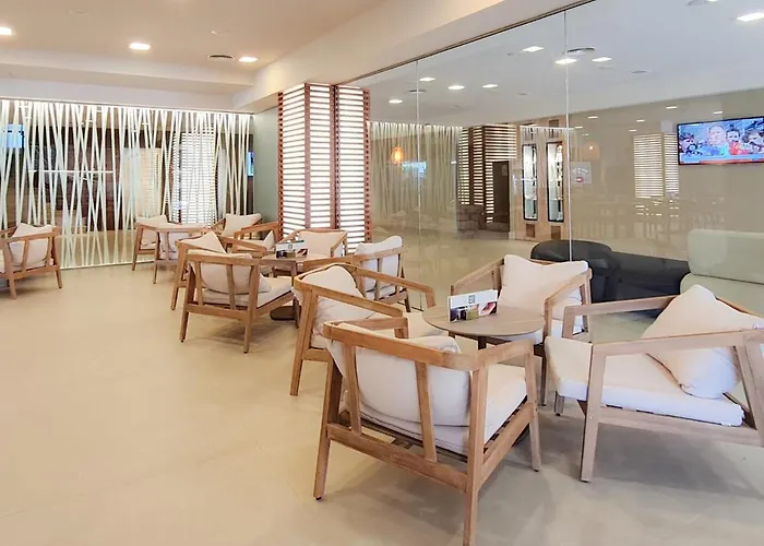 Отель Cesar Augustus Камбрильс