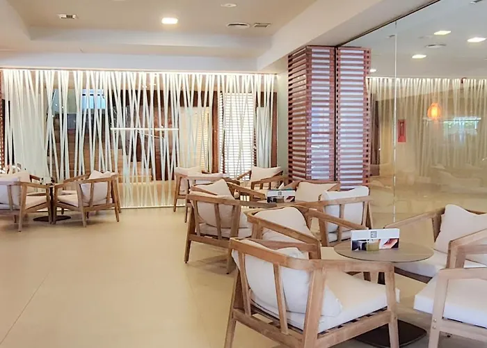 Cesar Augustus Отель Камбрильс