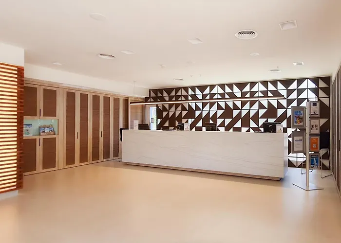 Отель Cesar Augustus