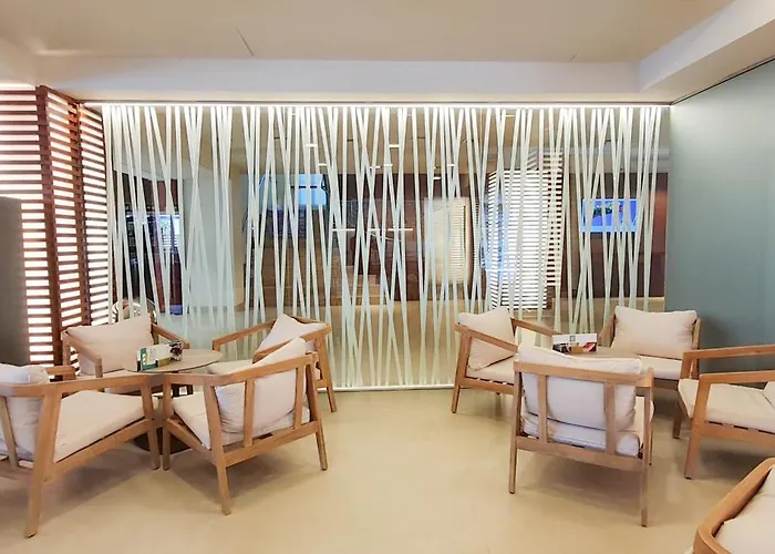 Cesar Augustus Отель Камбрильс