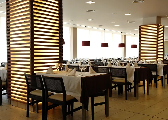 Cesar Augustus Отель Камбрильс