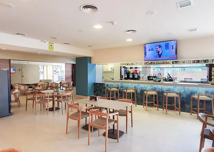 Cesar Augustus Отель Камбрильс